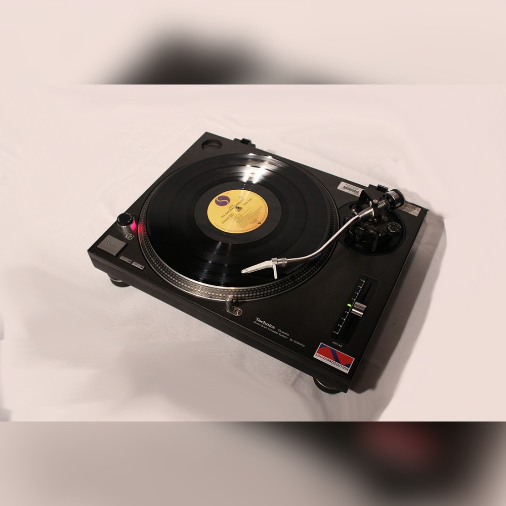 Technics 1210 MK2 Turntable
